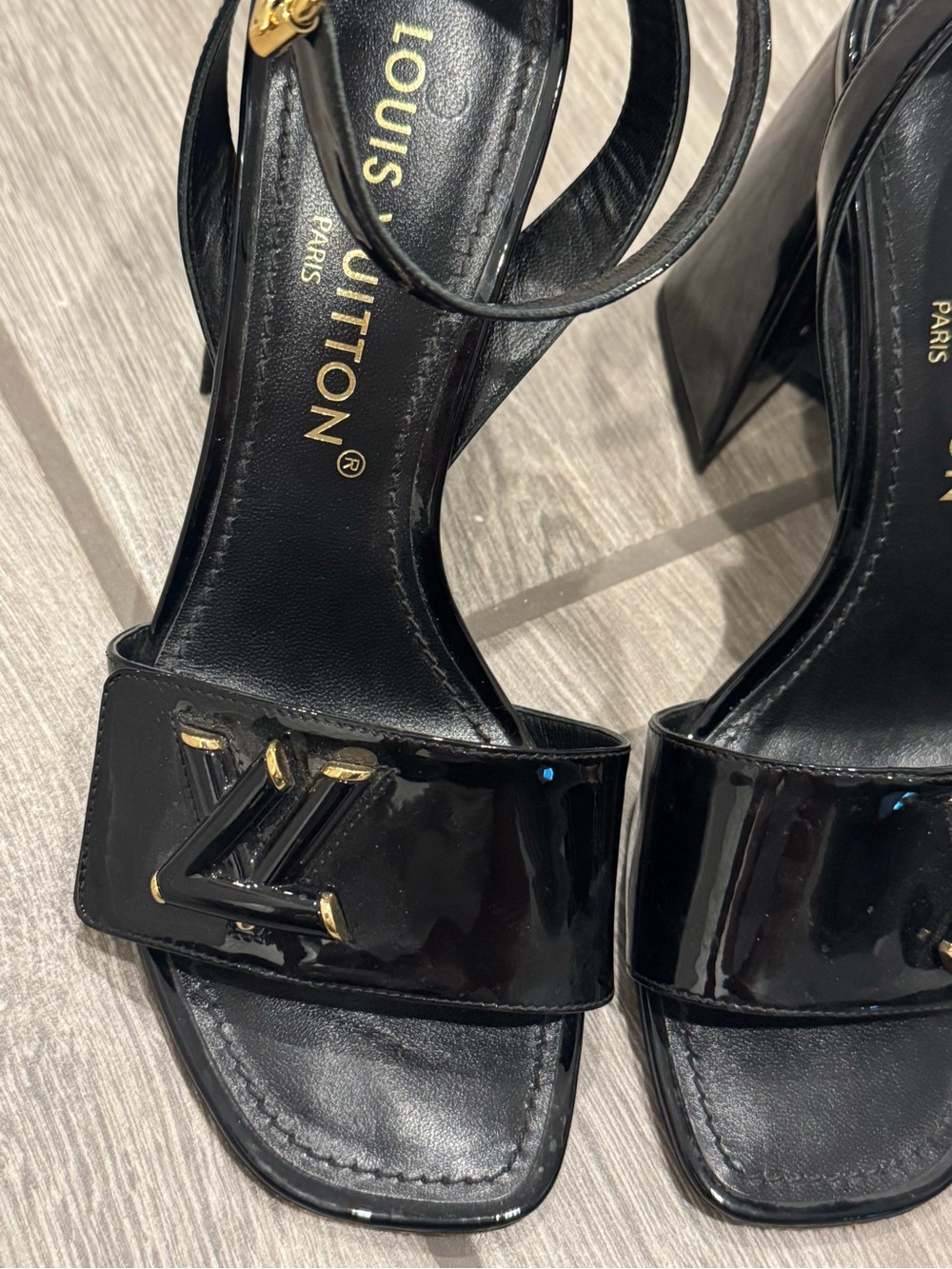 Louis Vuitton Shake Patent Leather Sandal - Picture 4 of 11
